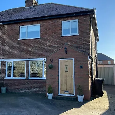 Scholes Park Drive, By The Seaside Scalby (North Yorkshire)