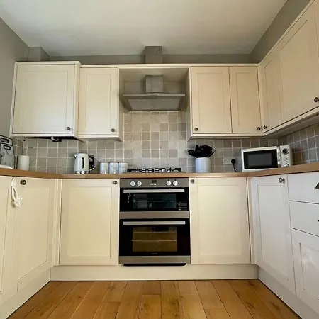 Scholes Park Drive, By The Seaside * Scalby (North Yorkshire)