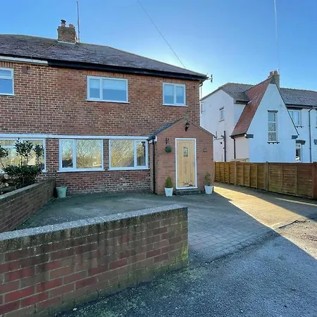 Scholes Park Drive, By The Seaside *