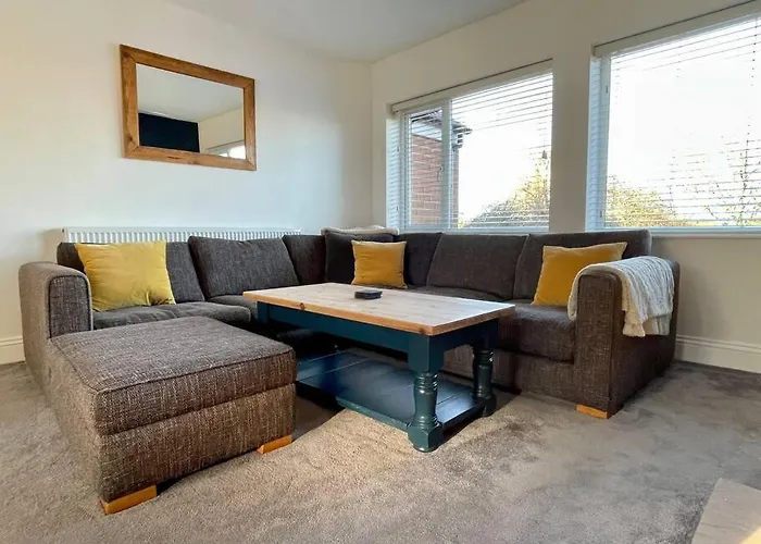 Scholes Park Drive, By The Seaside *