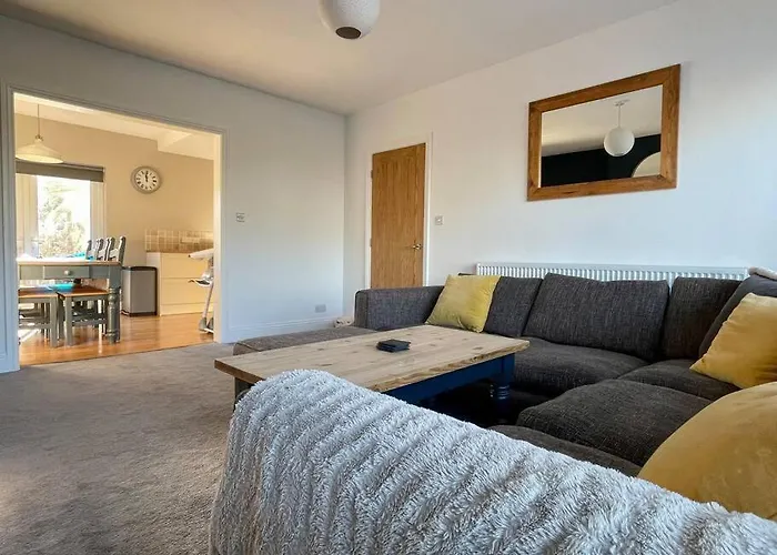 Scholes Park Drive, By The Seaside *