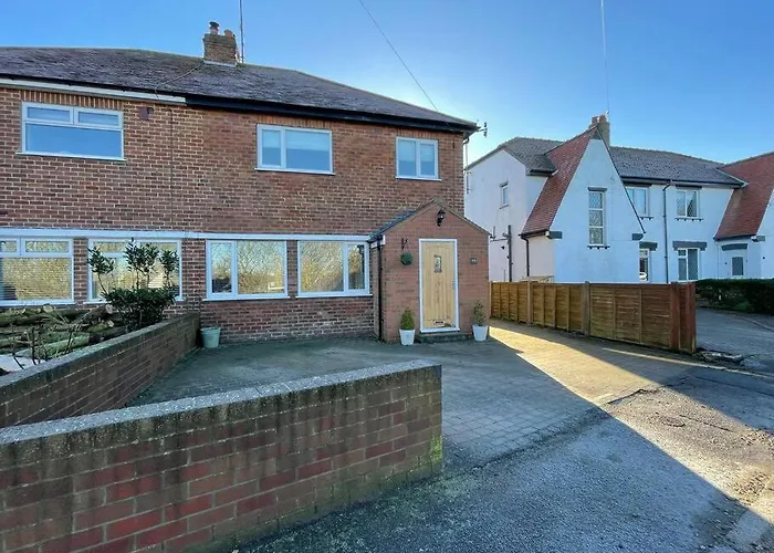 Scholes Park Drive, By The Seaside *