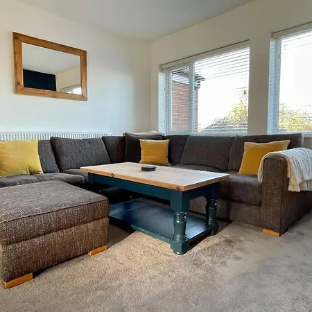 Scholes Park Drive, By The Seaside *