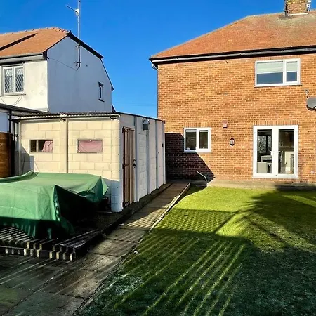 Scholes Park Drive, By The Seaside * Scalby (North Yorkshire)