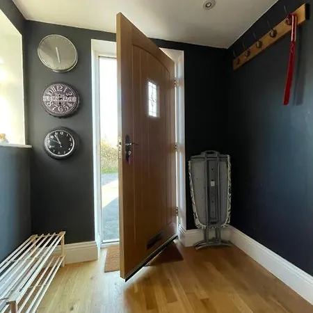 Scholes Park Drive, By The Seaside *