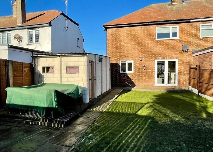 Scholes Park Drive, By The Seaside * Scalby