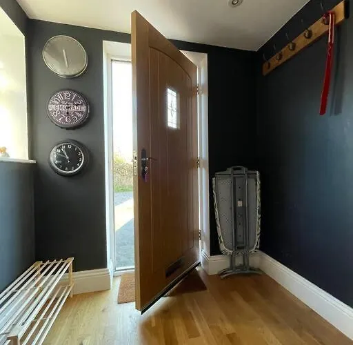 Scholes Park Drive, By The Seaside *