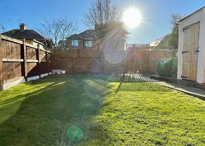 Scholes Park Drive, By The Seaside Nyaraló